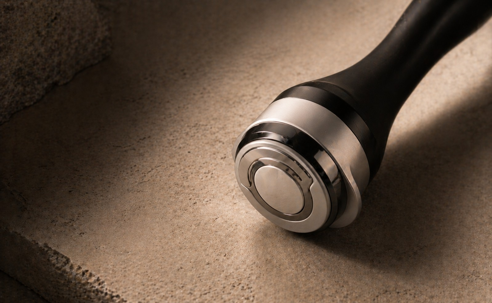 HYPERNOVA RF THIS IS WHERE STRUCTURE IS REBUILT This is what defines your face again. Jawline becomes sharper. Loose areas tighten. Skin regains density.